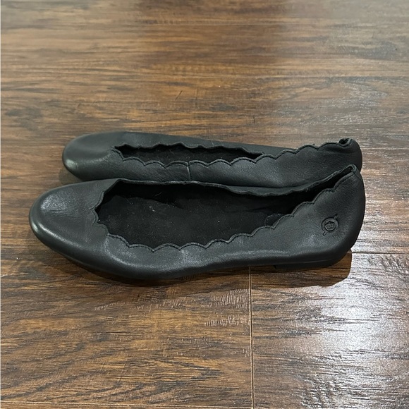 Born Women's Black Flat Shoes Size 8 1/2 M - Picture 4 of 16